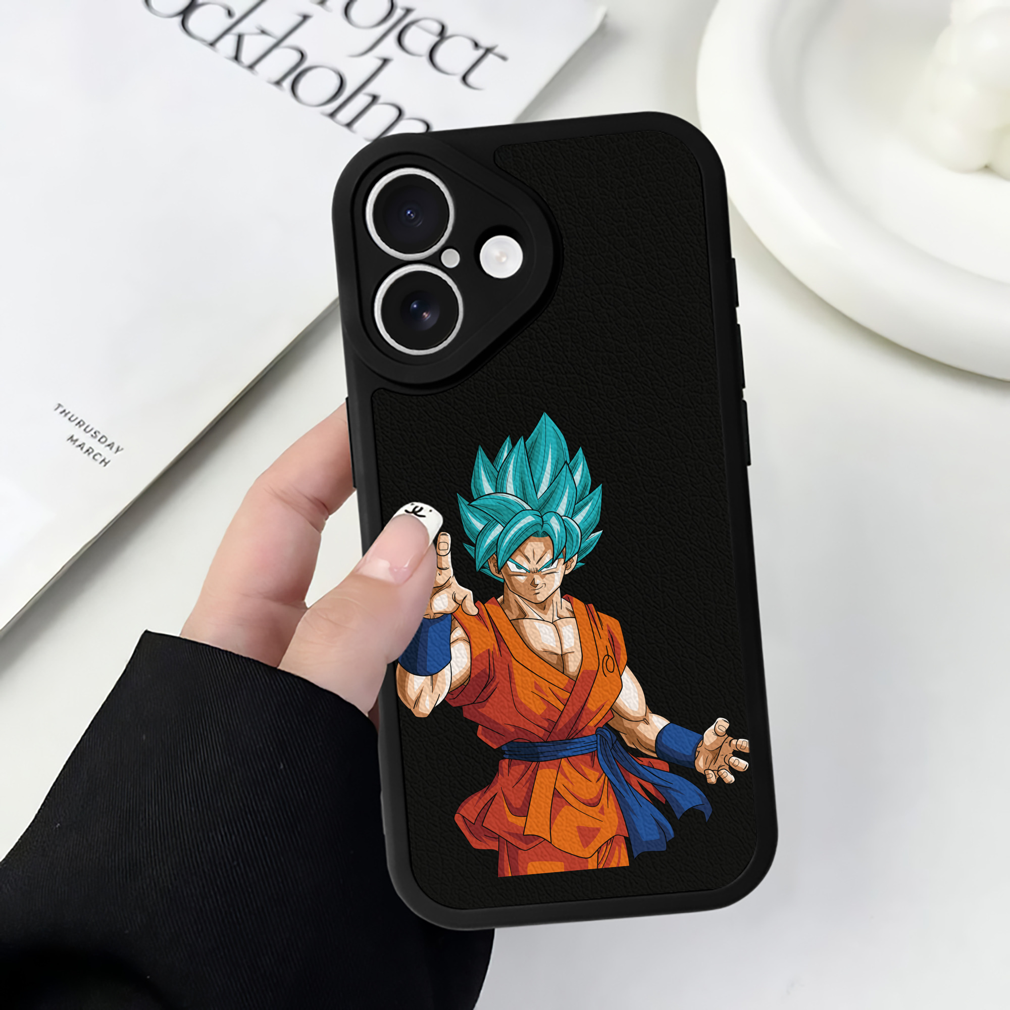 （画像用） ドラゴンボール 孫悟空（そん ごくう）Son Goku カカロット DRAGON BALL Kakarotto 【iPhone 16シリーズ対応】シリコンスマホケース（レザー調） 材質：シリコン